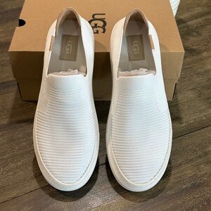 New UGG women’s Alameda Sammy white Slip-On Loafers size 10